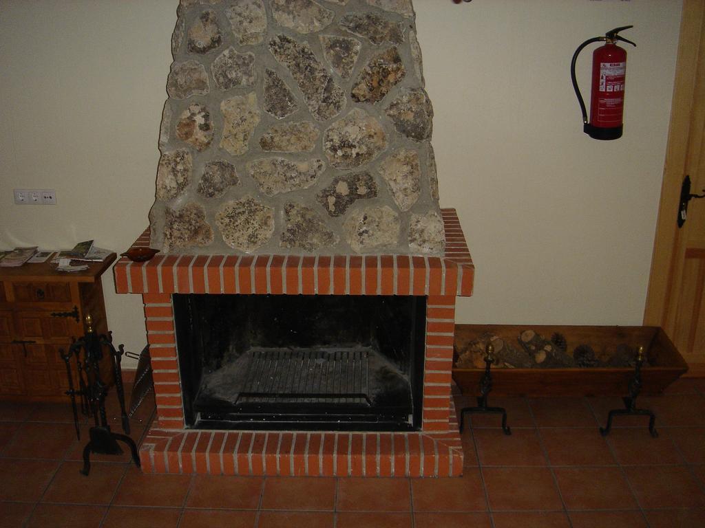 Apartamentos Serrano Ribatajada エクステリア 写真