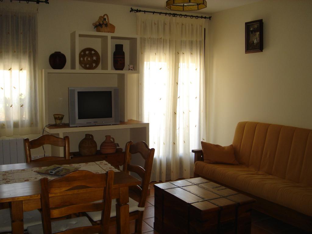Apartamentos Serrano Ribatajada エクステリア 写真