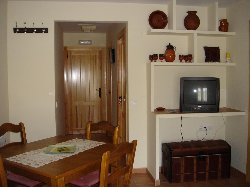 Apartamentos Serrano Ribatajada エクステリア 写真