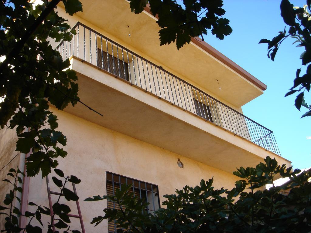 Apartamentos Serrano Ribatajada エクステリア 写真